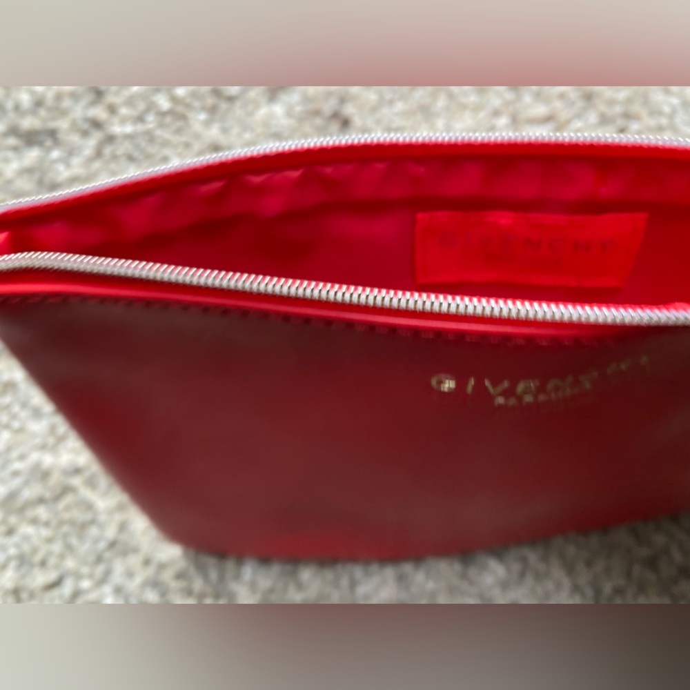 Givenchy red makeup pouch - Picture 7 of 8